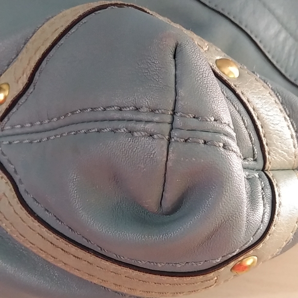 Coach Carly hobo bag in light blue leather with gold metal details - Picture 10 of 16